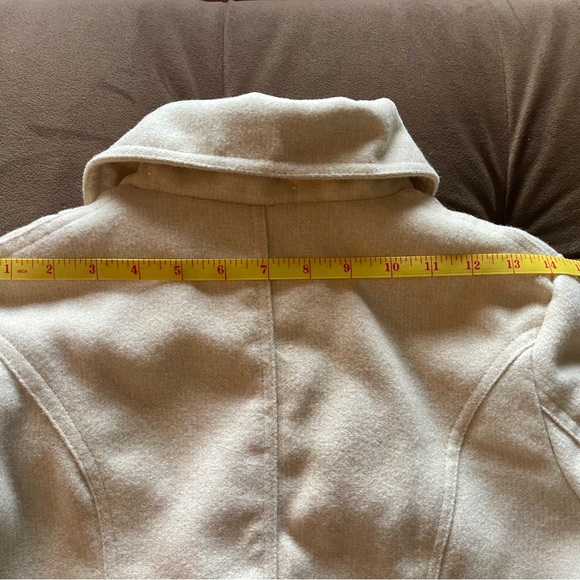 Cream Double-Breasted Women's Peacoat with Faux Fur Collar Scarf and Belt - Picture 7 of 8